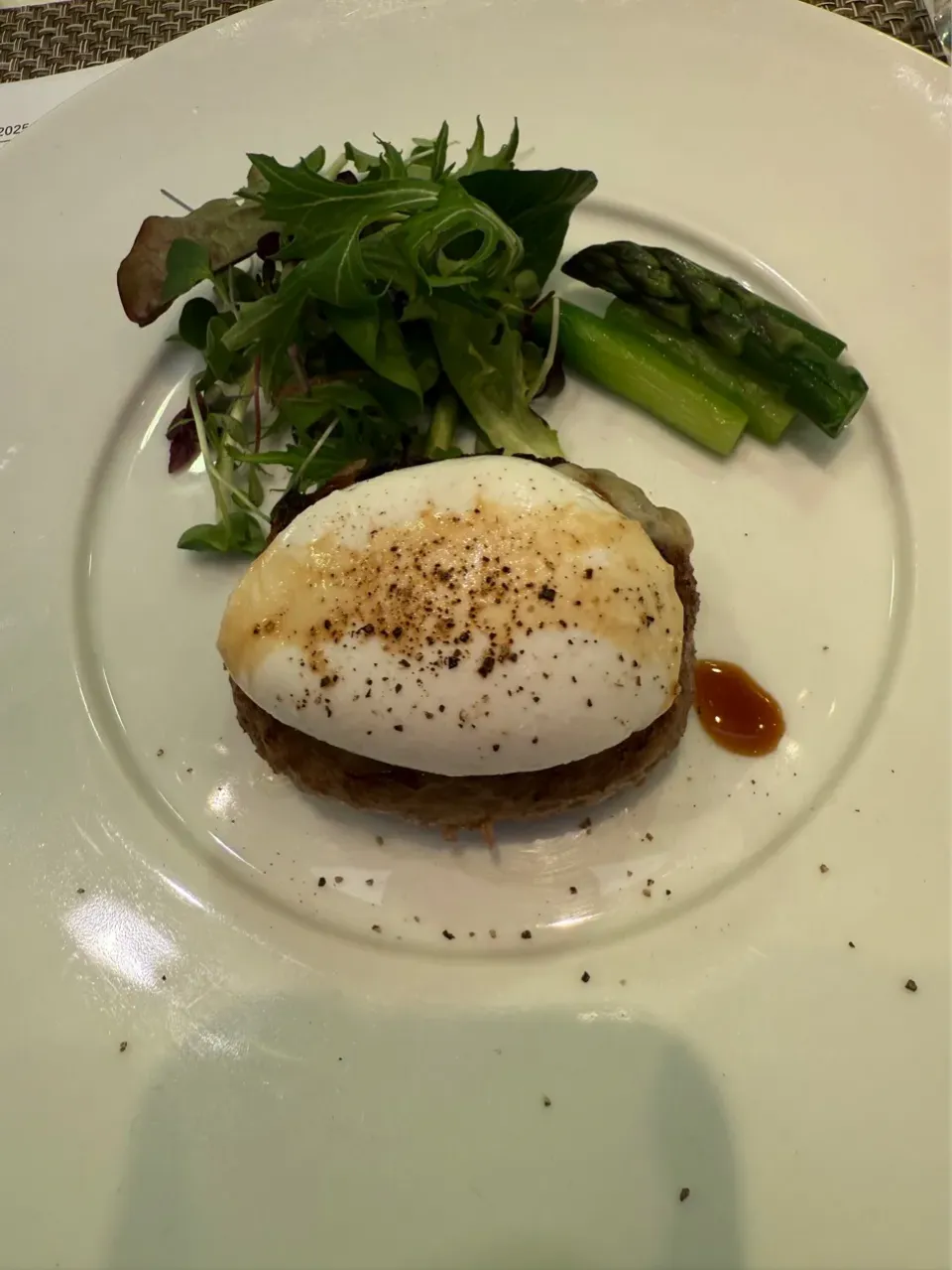 ＃チーズハンバーグ
ポーチドエッグ|マコリンさん