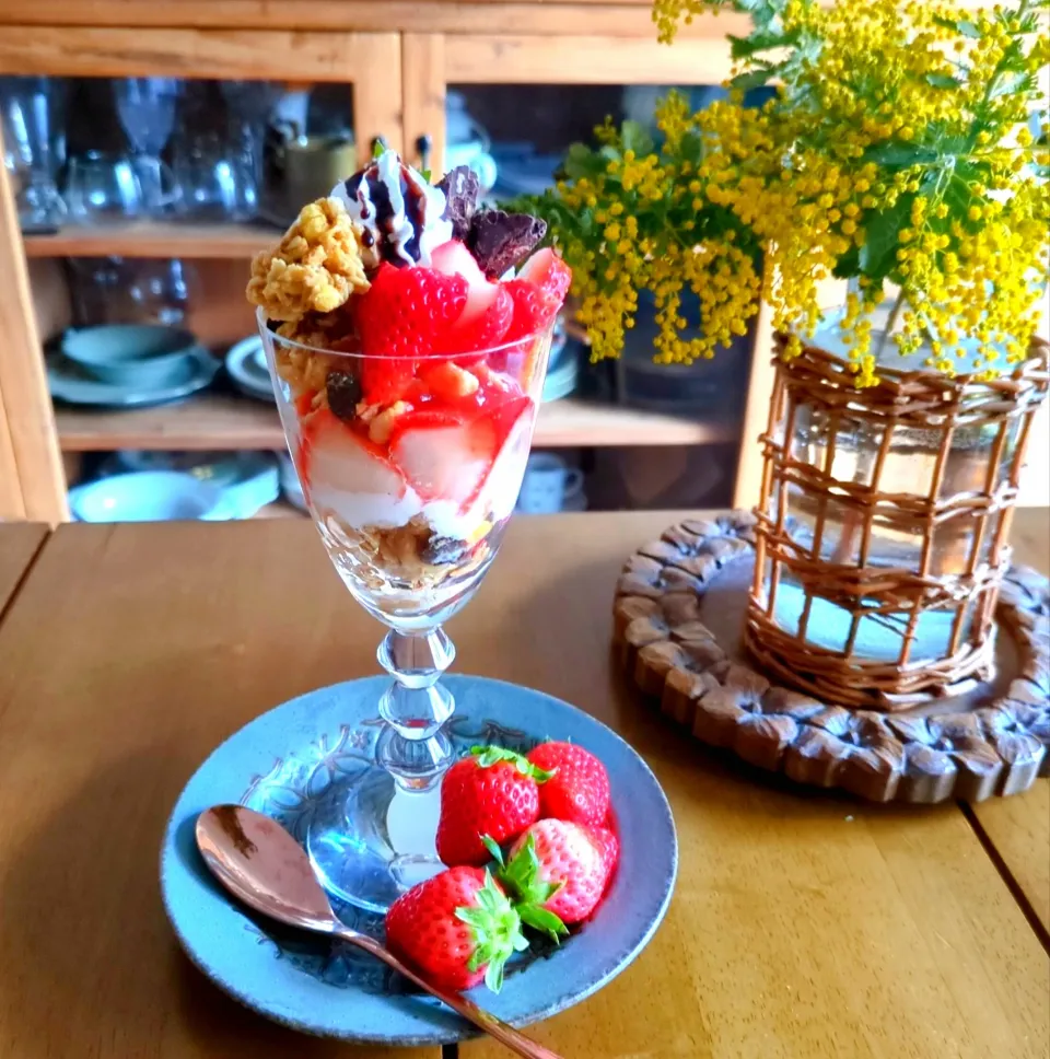 いちごパフェ🍓|さらママさん