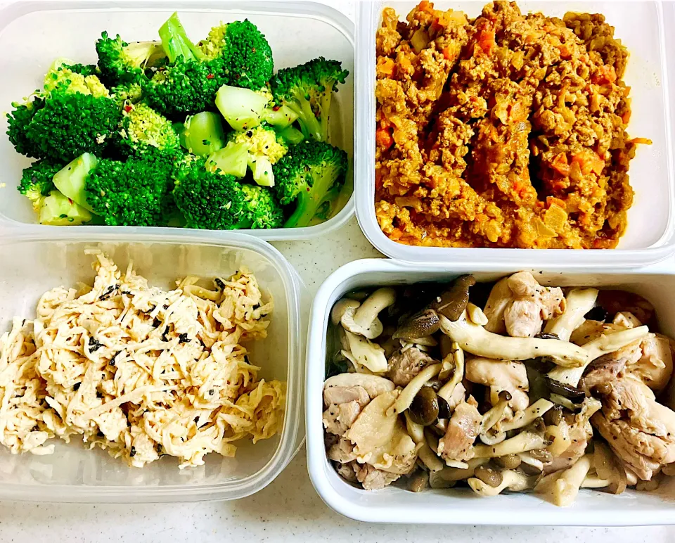 つくおき:キーマカレー、レモンチキンステーキ、ブロッコリーのアーリオオーリオ、切り干し大根のタラマヨサラダ|tsumaminaさん