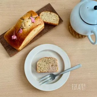 Snapdishの人気料理写真:花🍀さんの料理 桜のパウンドケーキ🌸