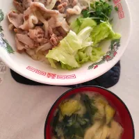 豚丼とフリーズドライ味噌汁|m.rafuさん