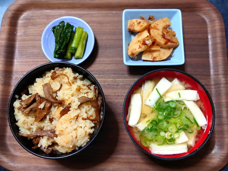 今日の朝ごはん（炊き込みご飯（舞茸ごはん）にエリンギと豆腐のみそ汁、筍の土佐煮、野沢菜漬け）|Mars＠釜飯作り研究中さん