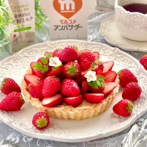 「プラス糀 米糀ミルク （200ml/1000ml）」を使ってみたSnapdishの料理・レシピ写真:こぼれ苺カスタードパイです🍓♡♡