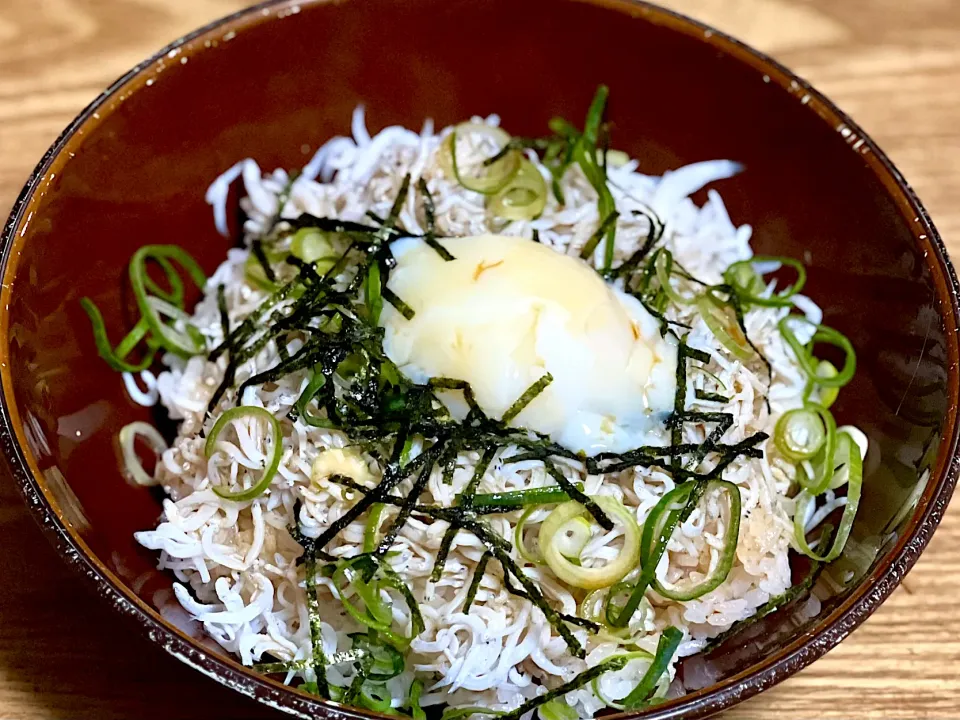 ☆温玉しらす丼|まぁたんさん