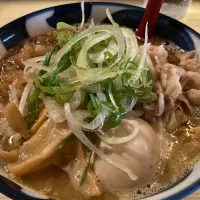 豚もやし味玉味噌ラーメン（背脂あり）|サンドウィッチ伯爵さん