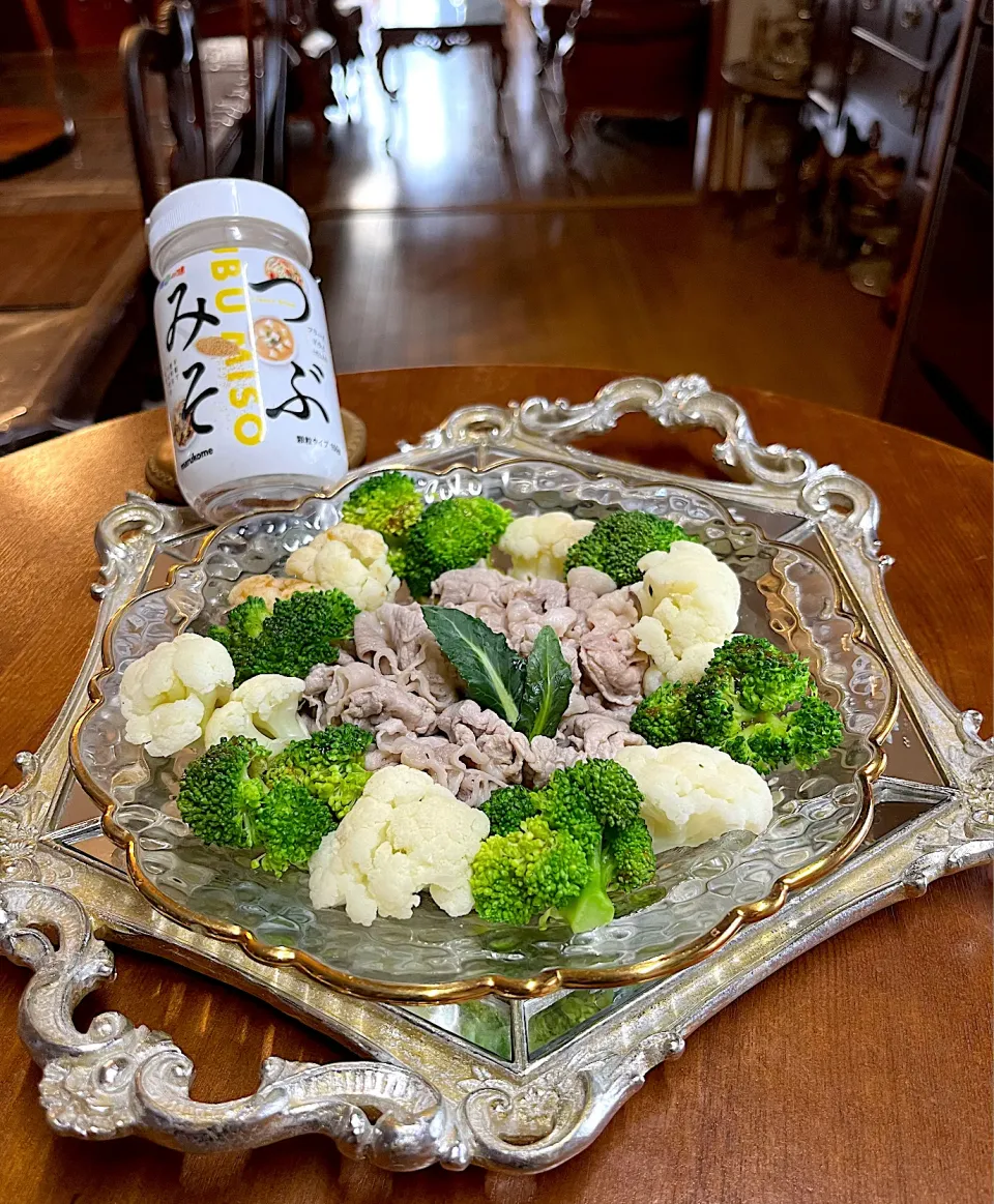 カリフラワー＊ブロッコリー🥦豚しゃぶサラダ🥗つぶみそ|henryさん
