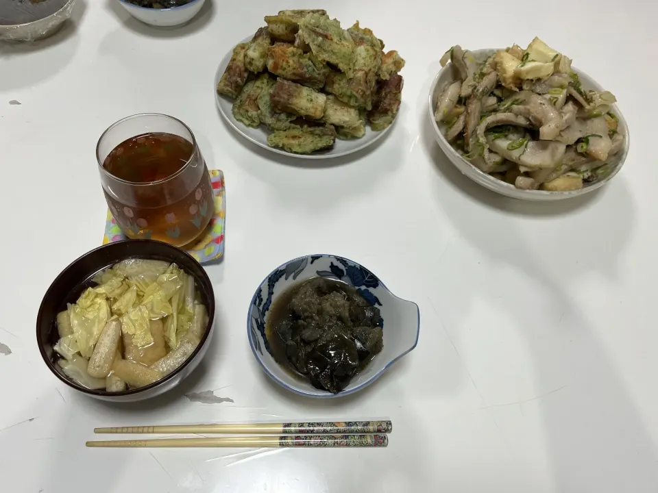 色々寄せ集め晩御飯☆ねぎ塩炒め（豚トロ・厚揚げ・イカ）☆磯辺揚げ☆揚げ茄子の煮浸し☆すまし汁（揚げ・厚揚げ・白菜）きつねうどんみたいなすまし汁になった🤭|Saharaさん