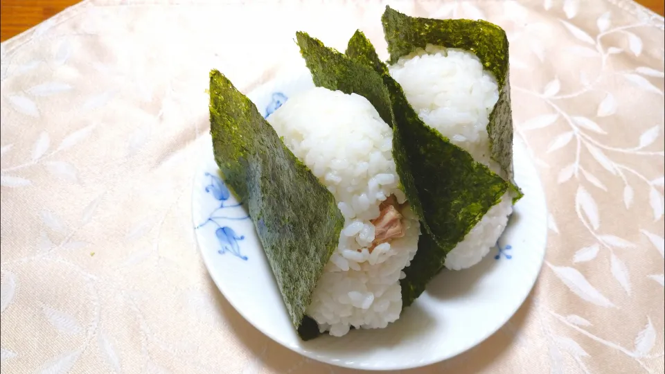 3/26の夜勤弁当
ツナマヨのおにぎり🍙|卯月さん