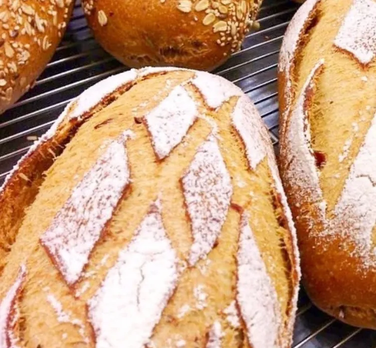 「自家製カンパーニュ・ロッソ」
Pane rosso di campagna
トマトのパンが食べたくて(^^)
スープとチーズを添えて朝ごはん|ばくあんしゃさん