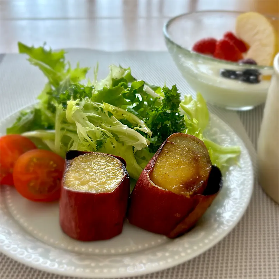 私の朝ごはん　冷凍焼き芋🍠|とっぴぃさん