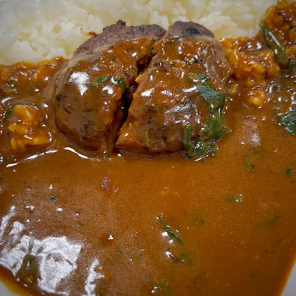 黒毛和牛100%ハンバーグカレー🍛|たくちゃんせんせーさん