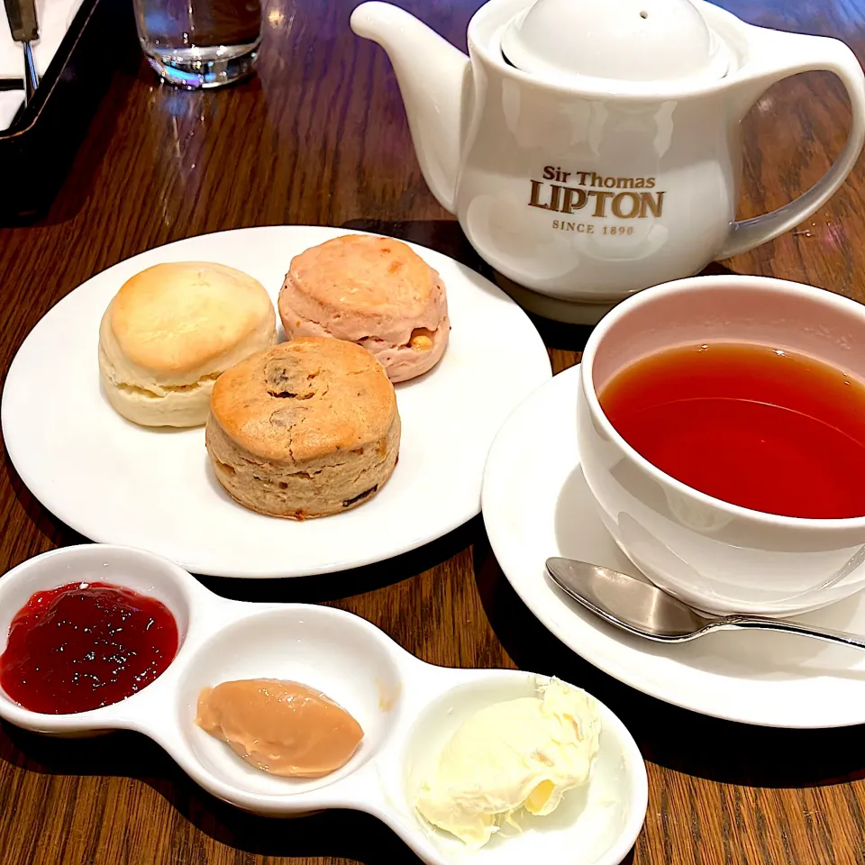 【リプトンティーハウス】紅茶好きに嬉しい❣️王道クリームティー🫖|紅茶とお菓子と時々ごはんさん