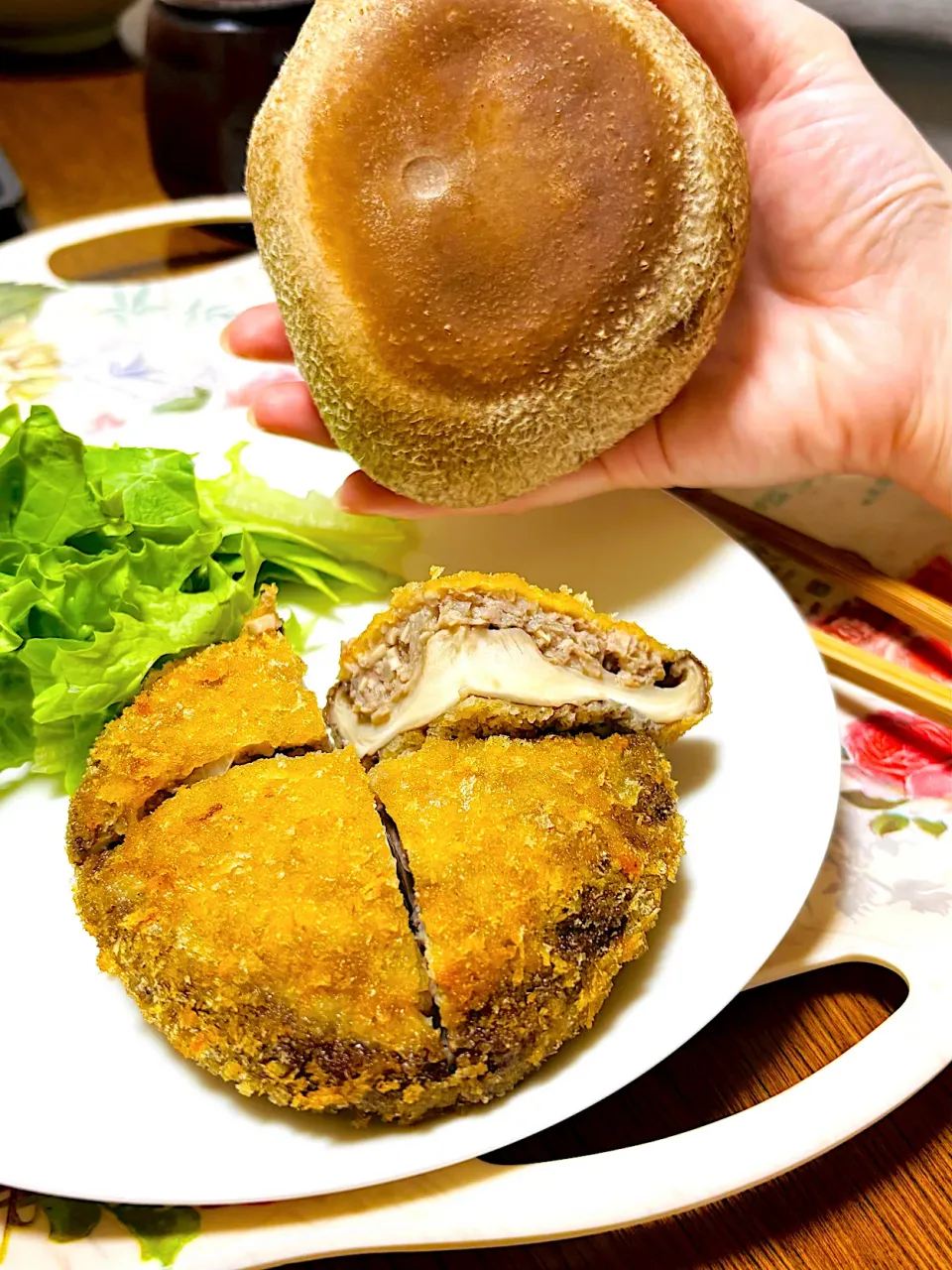 巨大椎茸の肉詰めフライ🍄|ちはるさん