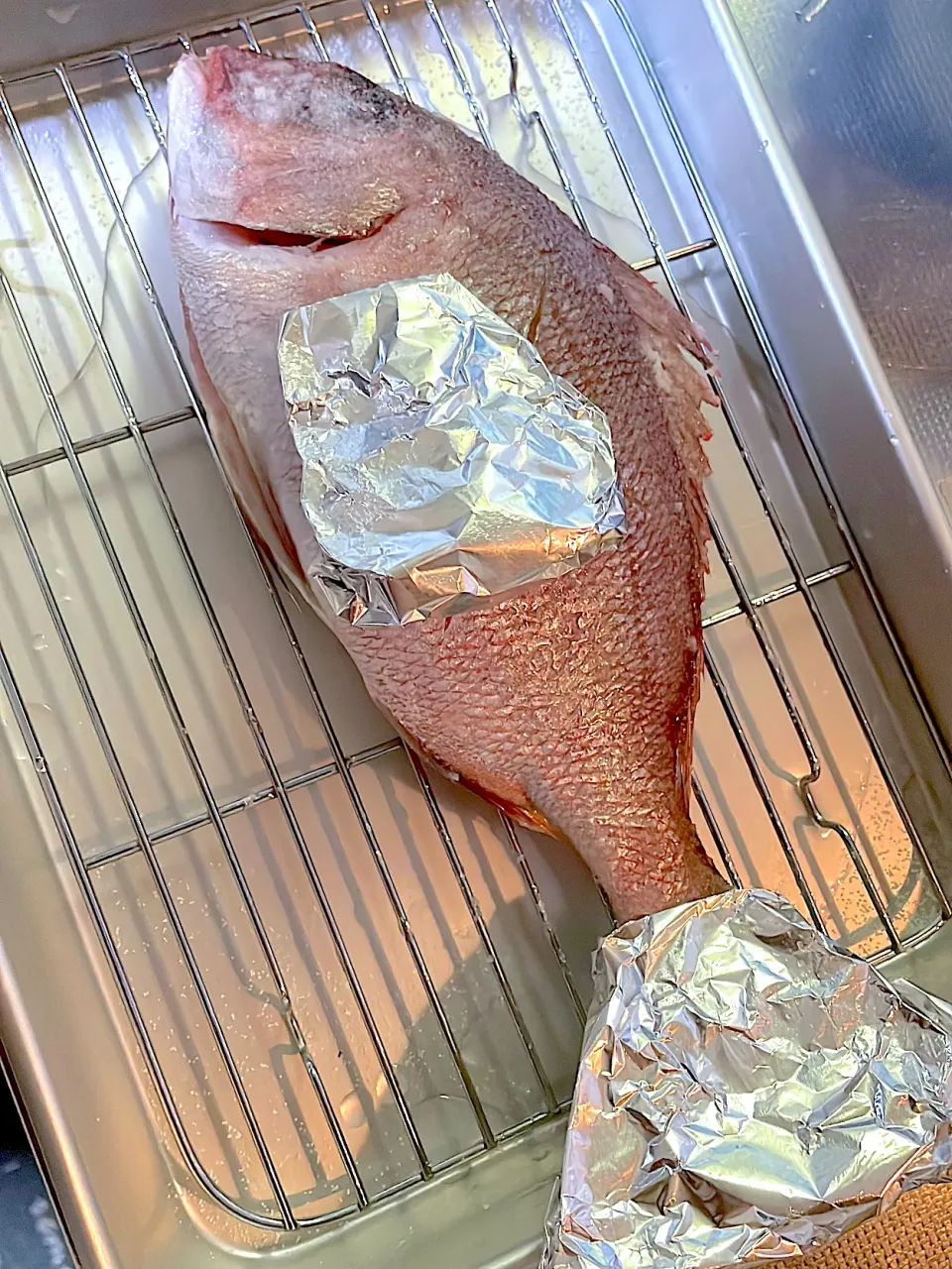じいじは釣れず😅釣り友さんから頂いた鯛！お食い初め用👍|abekoさん