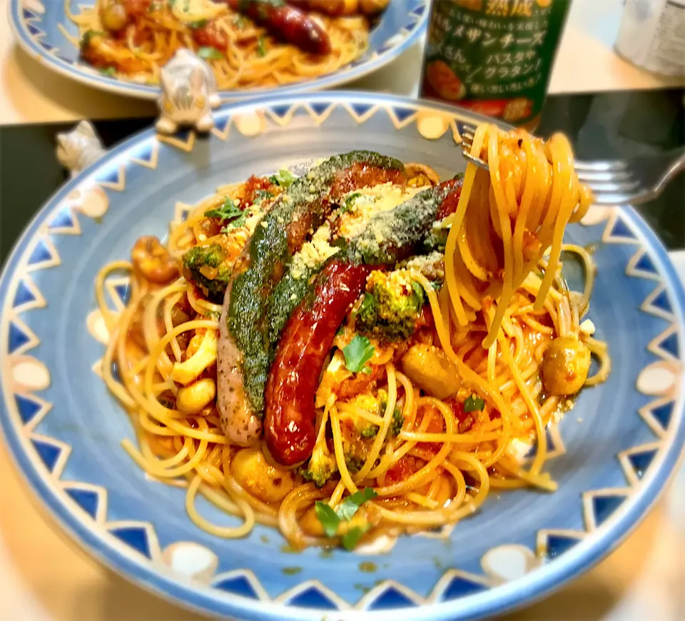 自家製トマトソースのパスタに２種のソーセージを乗っけて自家製トマトソーストッピング|Takeshi  Nagakiさん