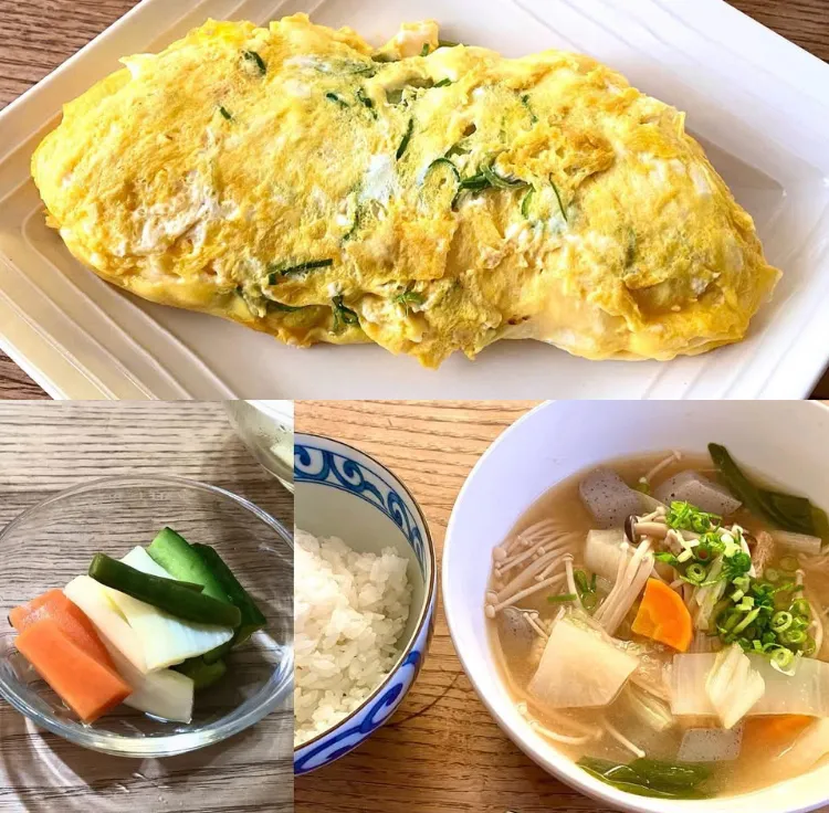 「和風オムレツ らんち」🥚
冷蔵庫の残りを巻いて
銀餡をかけて 昼ごはん💦|ばくあんしゃさん