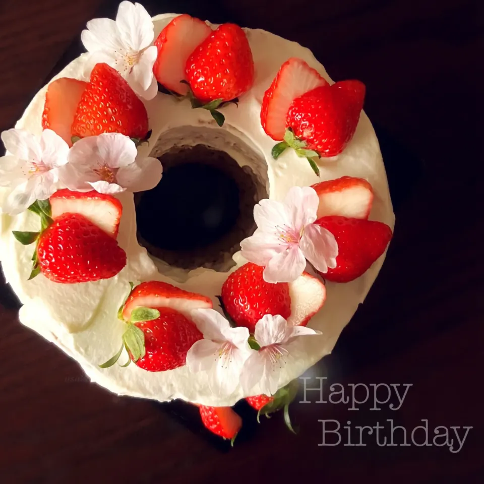 お誕生日シフォン🍓|うさかめさん