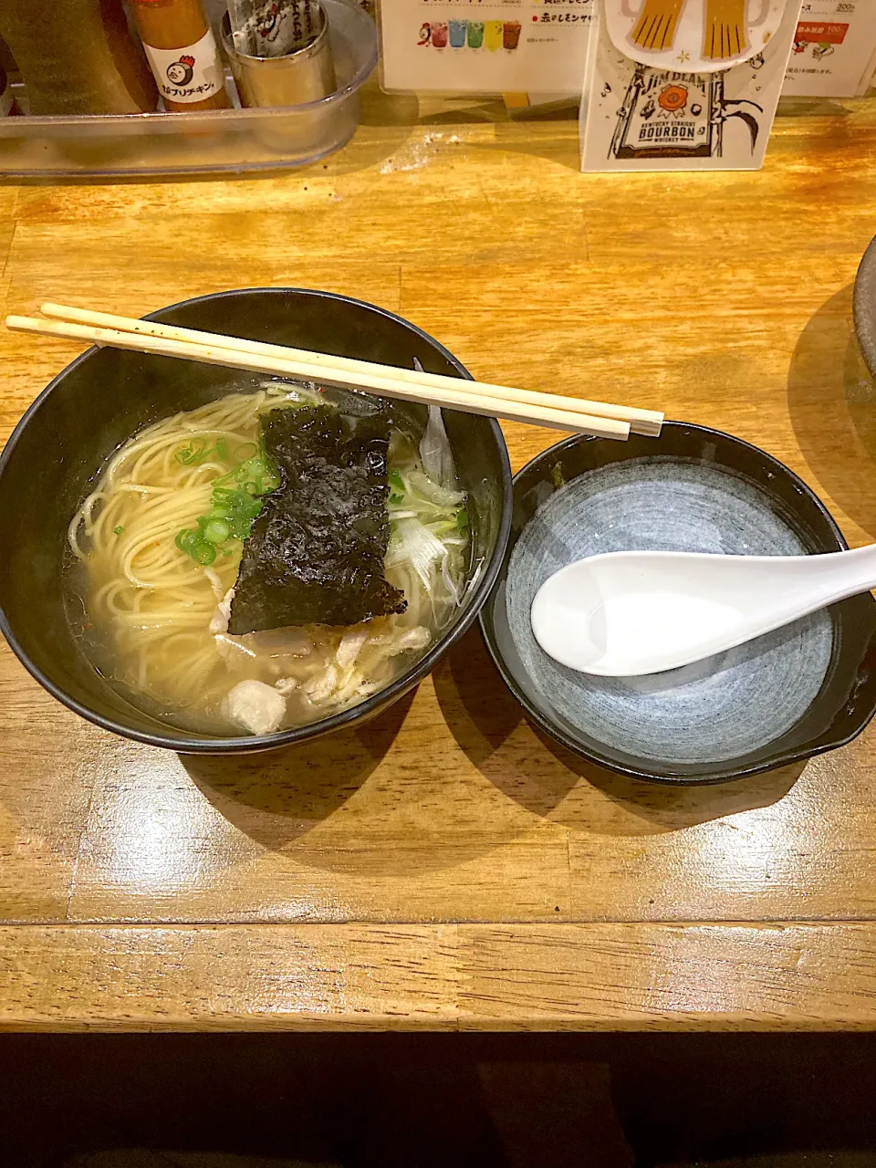 途中省略しますが、飲み放題のドリンクについて言えば、いやしくも元を取るべく、生ビール2、ハイボール１、芋焼酎ロック3を飲み、十分元を取りましたが、なんとかブラックアウトせず、無事〆の中華そばにたどりつき、今マンションに向かっているところです。|なびさん