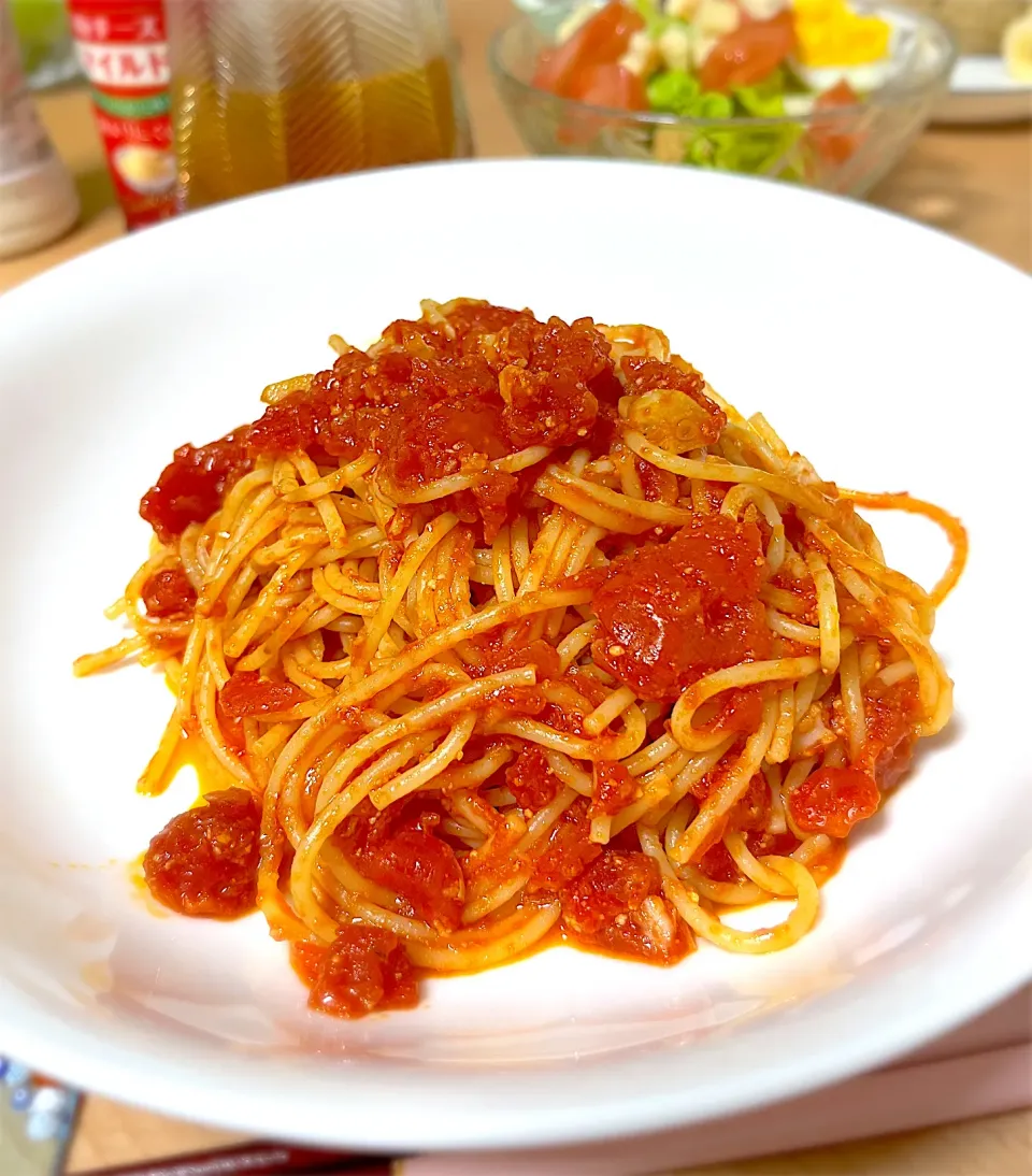 にんにくトマトパスタ🍅🧄|まっふぃーさん