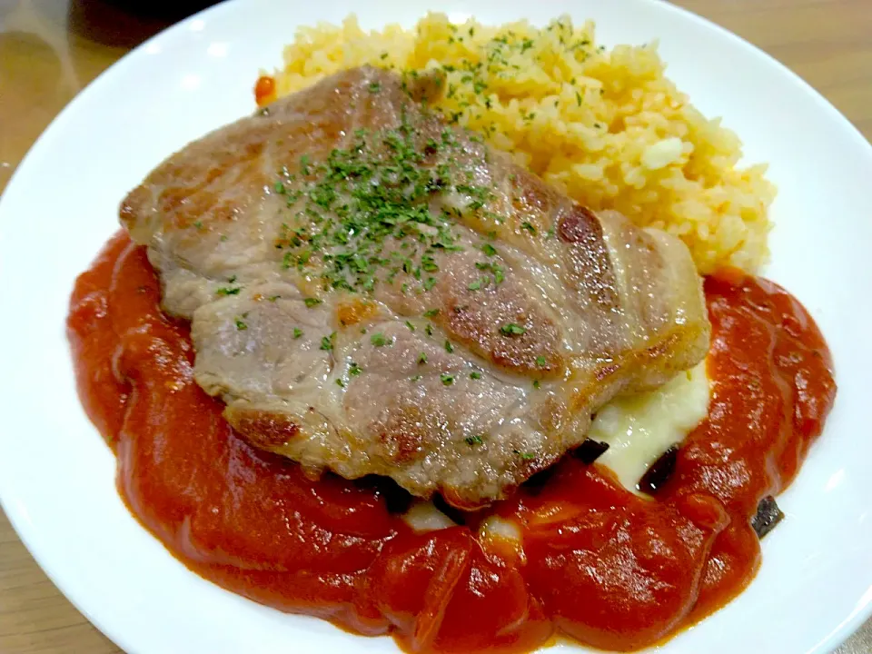 豚肩ロースのソテー　マッシュポテトとキャロットライス添え|よっしーさん