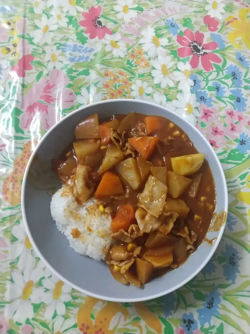 トマトジュースをいつものカレーライスに|はやとさん