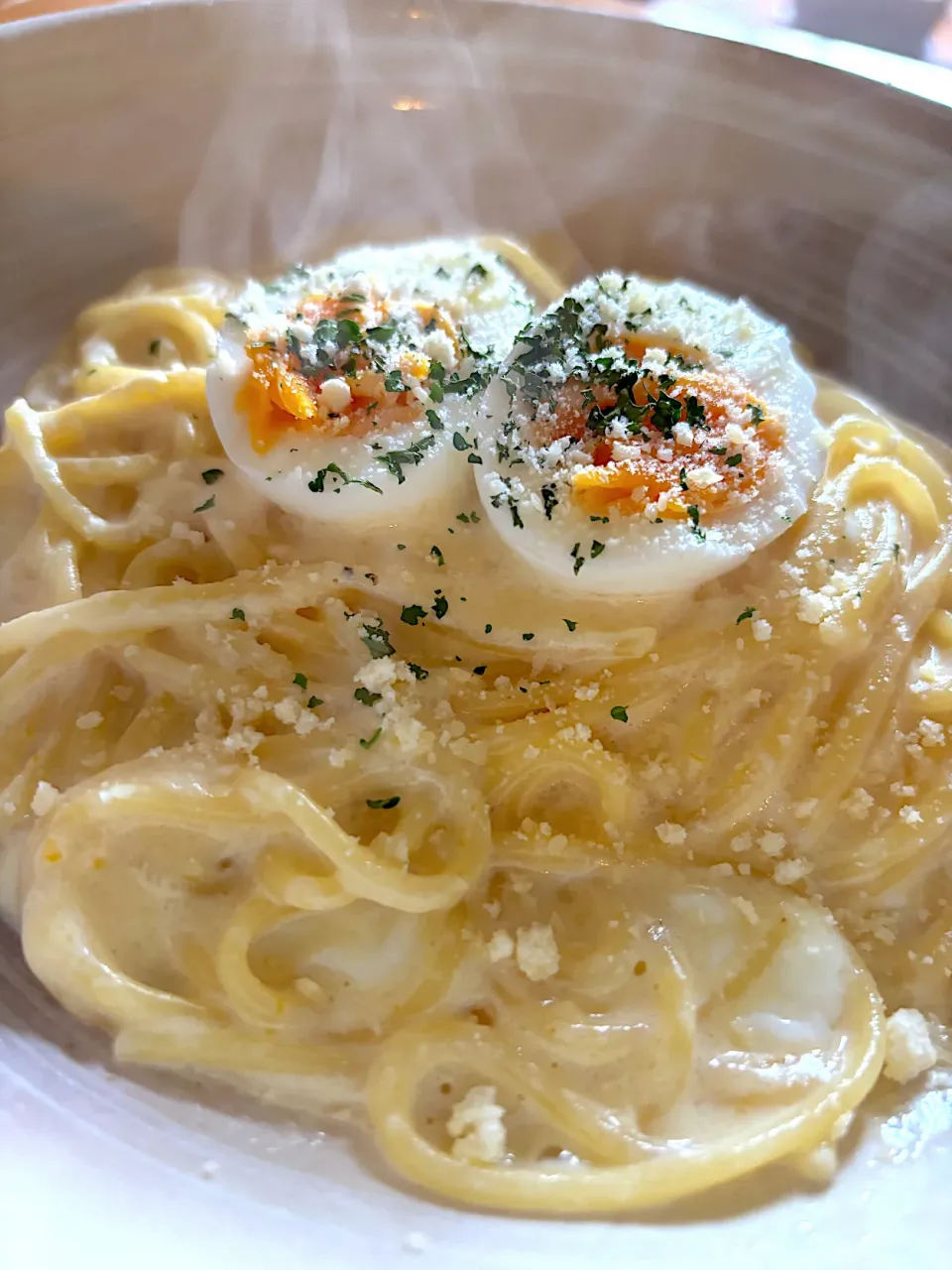 カルボナーラ ゆで卵乗せ🥚‪𐤔𐤔‬|Mikaだよさん