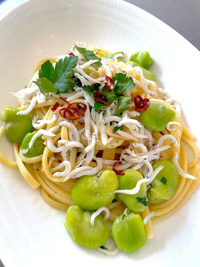 Snapdishの料理・レシピ写真:旬の釜揚げシラスとそら豆のパスタ！｜グリーン♪グリーン♪そら豆アレンジ