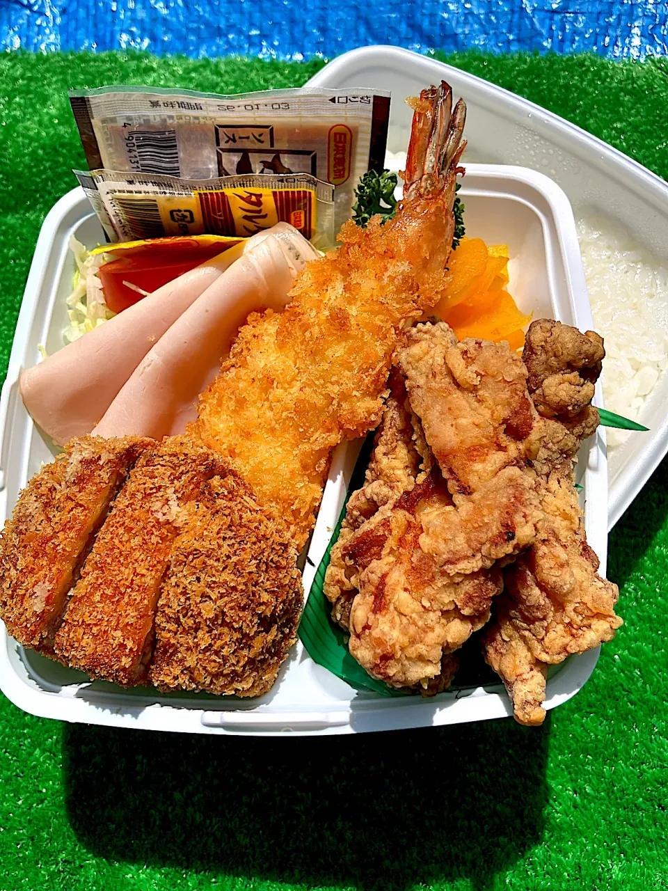 ヒレカツ・唐揚げ・エビフライのお弁当|サンドウィッチ伯爵さん