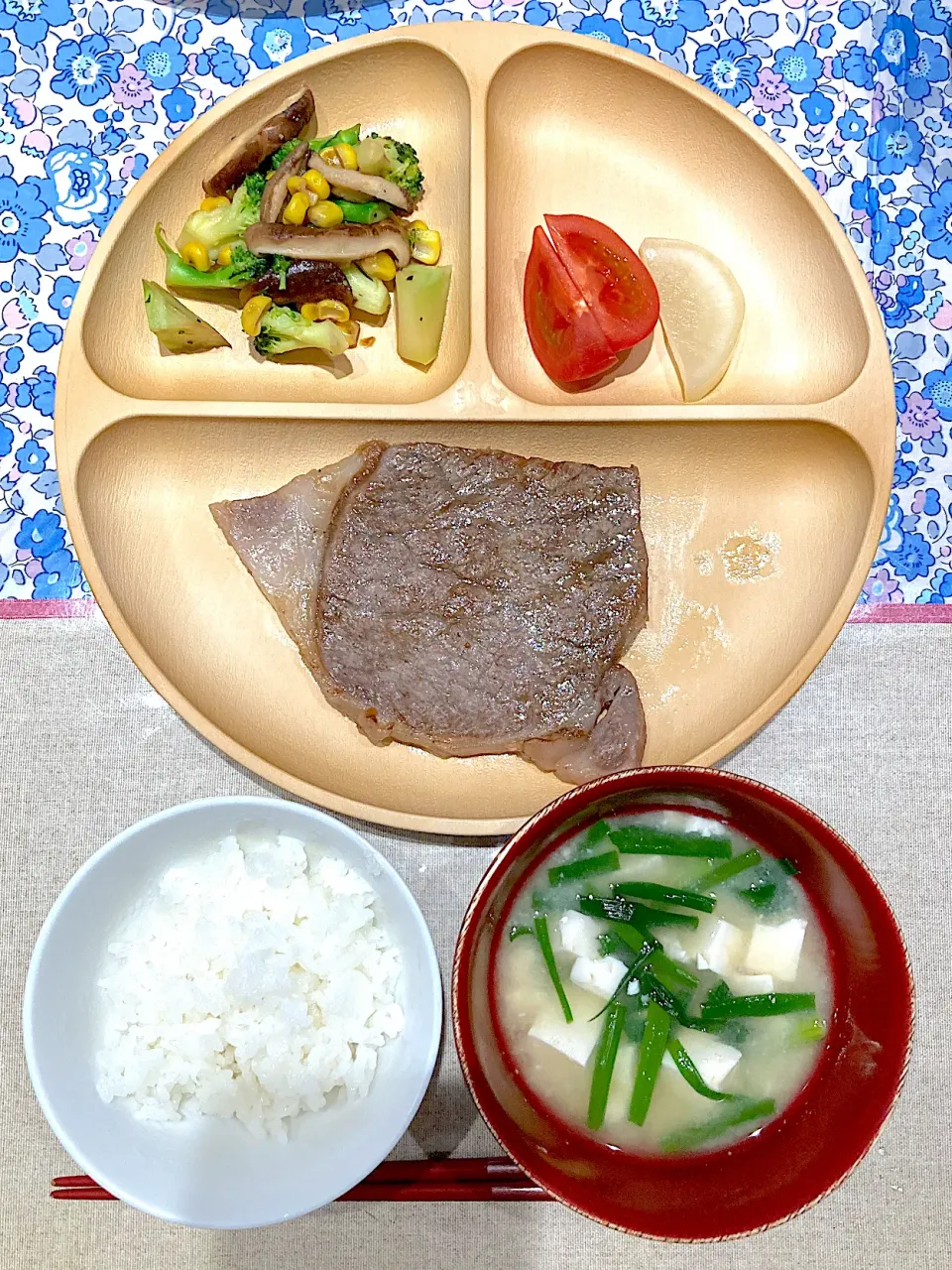 ステーキとブロッコリー炒め|おしゃべり献立さん