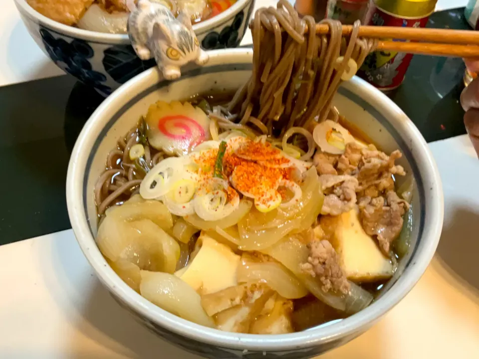 肉蕎麦
豚こま、玉ねぎ、厚揚げをコトコトしたのを載せて。|Takeshi  Nagakiさん
