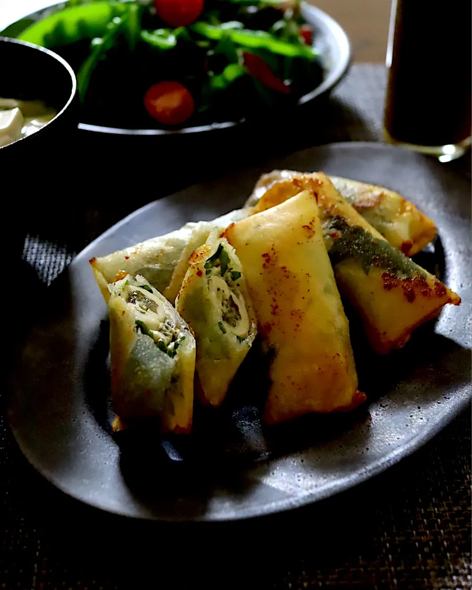 kurageyakannoさんの料理 牡蠣とシュレッドチーズと大葉の春巻き|かおるさん