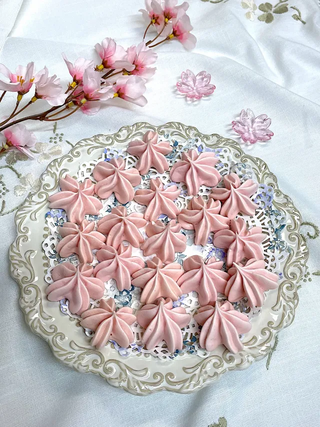 Snapdishの料理・レシピ写真:桜のメレンゲクッキー｜おうち桜スイーツも満開です🌸