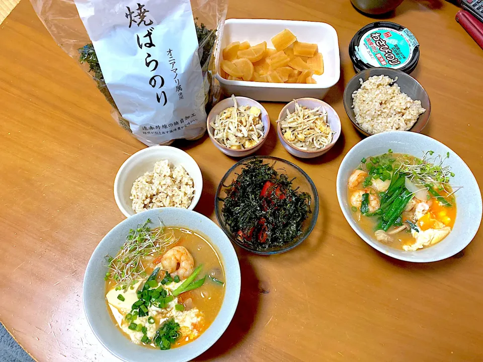 エビと白身魚のスンドゥブにフォーを入れて、ばら海苔をトッピングして食べました😋|さくたえさん
