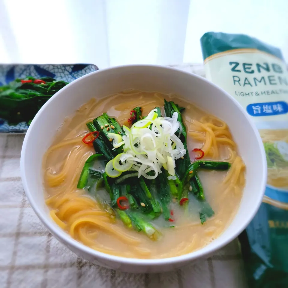 リュウジのバズレシピ無限ニラのせで　　黄えんどう豆100%の麺|みるくここあさん