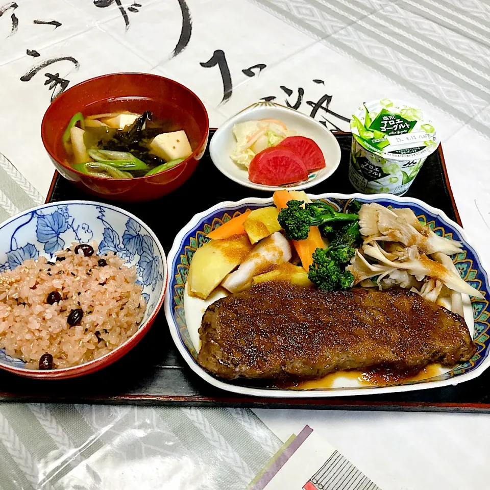 grandmaの晩ごはん☆ 今夜は昨日からの特別の日のステーキを。ひ孫の誕生お祝いします|kaoriさん