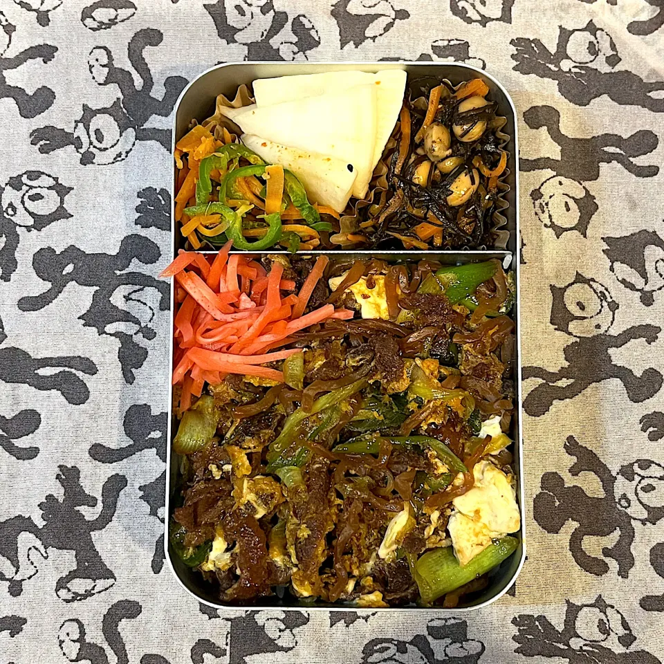 2025/04/01
牛玉丼🐮（今半レトルト使用）
人参🥕とピーマン🫑のバターソテー
ひじき煮
大根の甘酢漬け|aichanさん