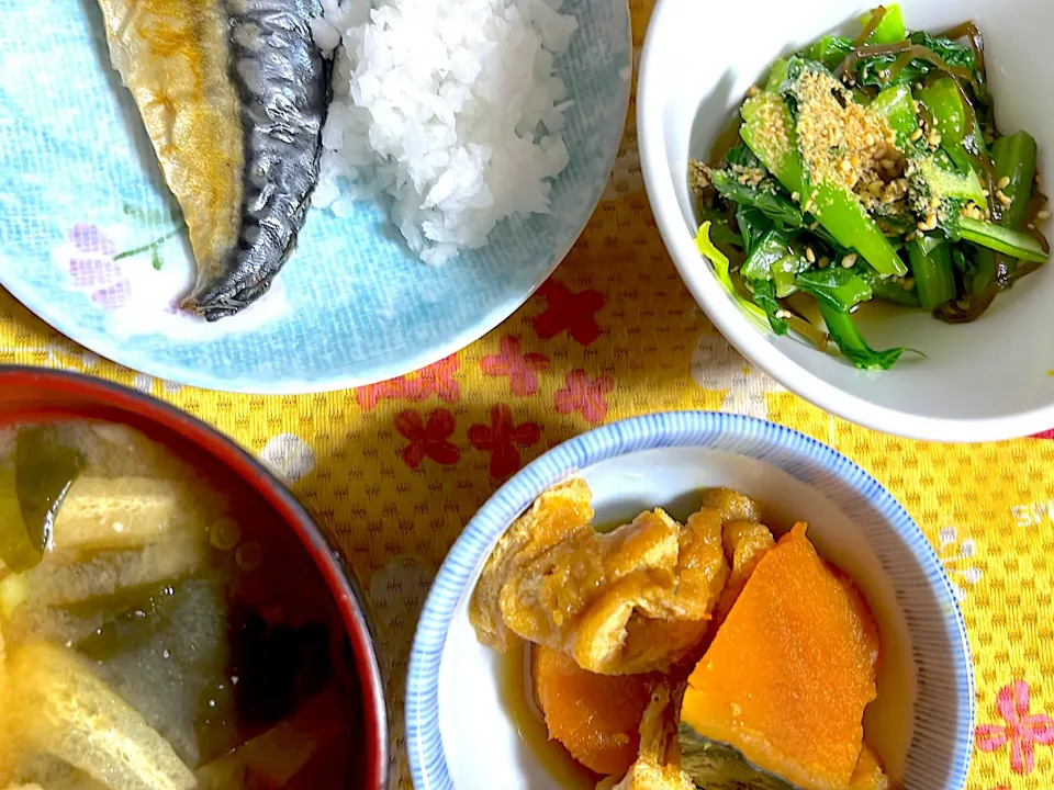 塩鯖　小松菜の塩昆布和え　南瓜煮　味噌汁|4jinoanataさん