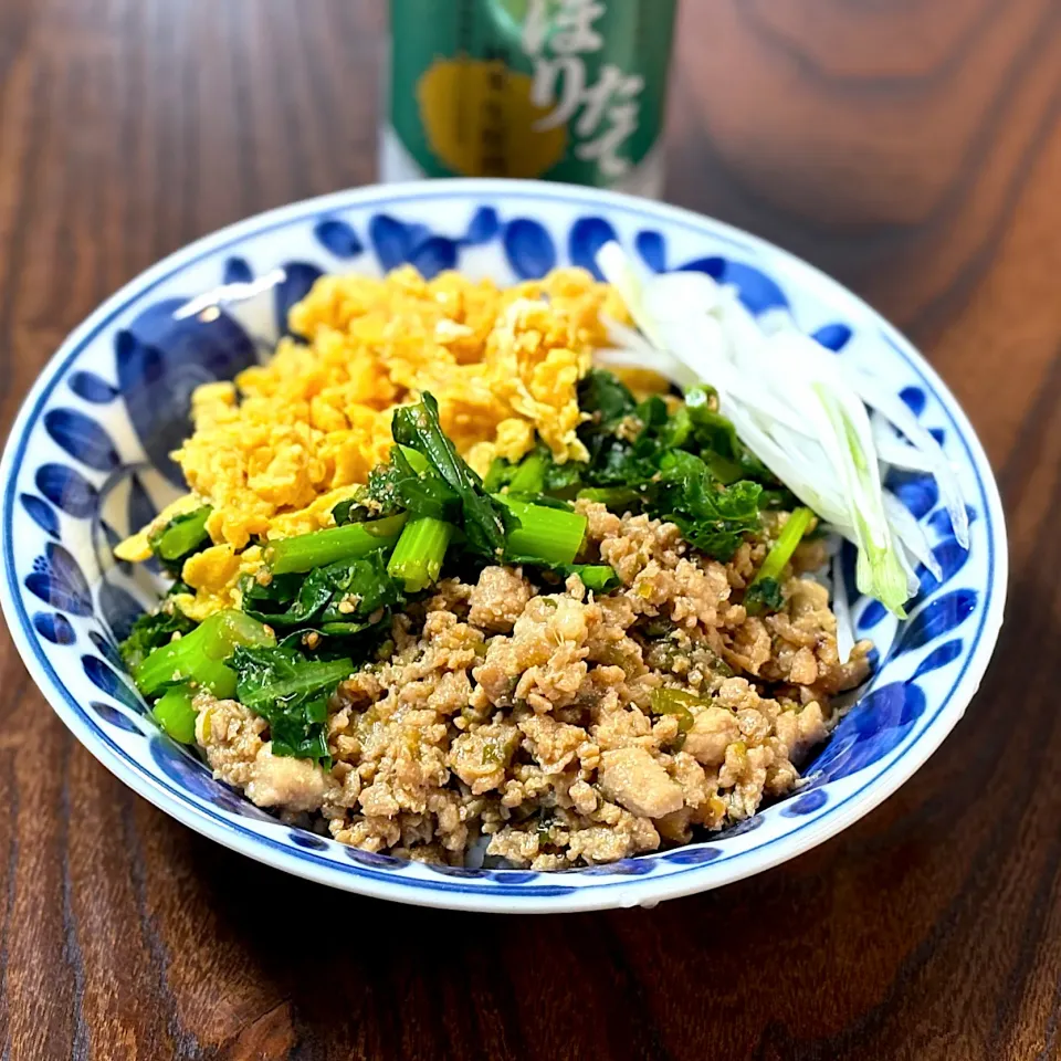 つぼみ菜と新玉で四色丼|yuiさん