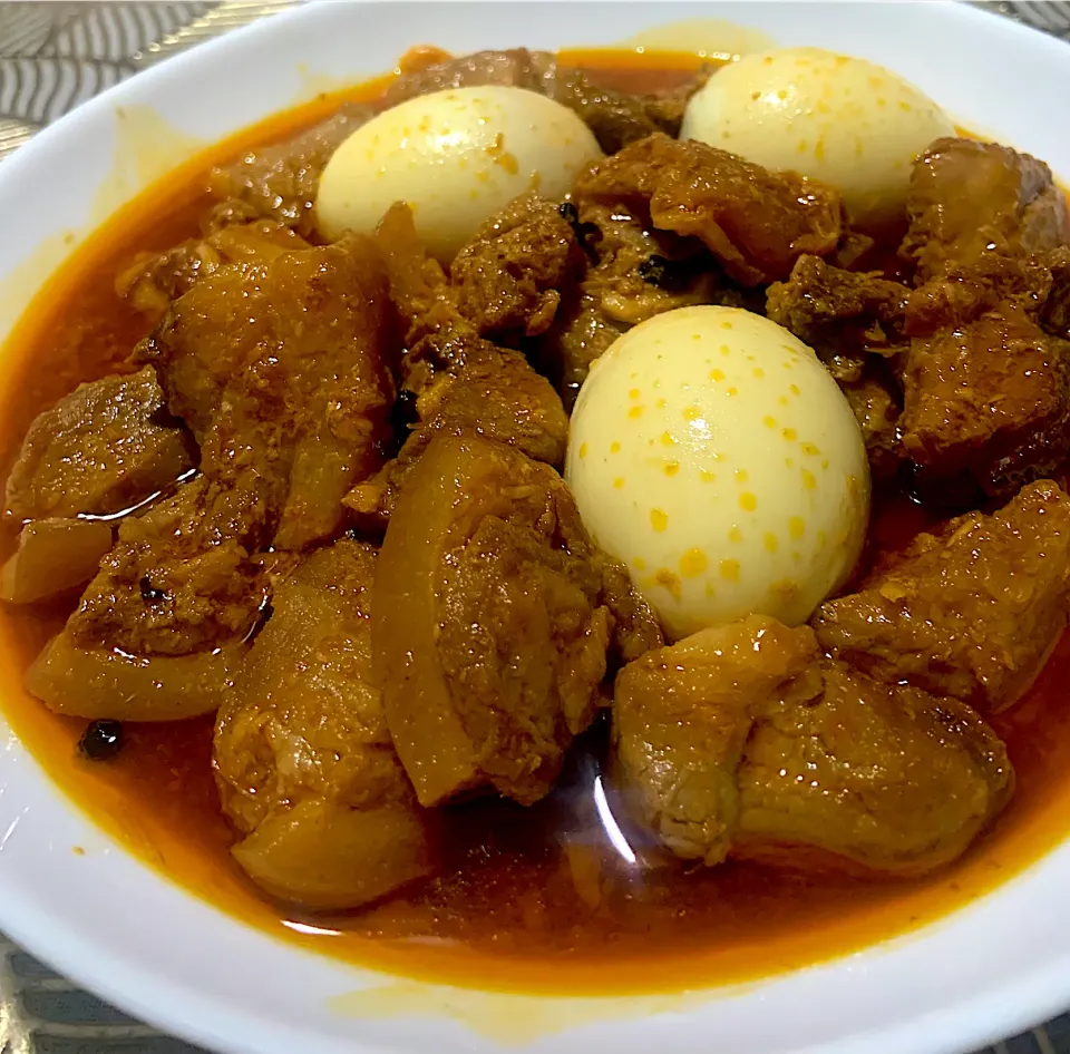 Pork adobo in annato seed with egg|Ahnneさん