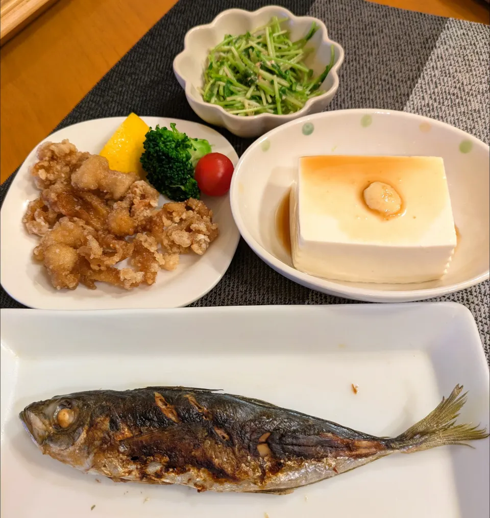 ☆アジ塩焼き　☆鶏皮唐揚げ　☆冷奴　☆豆苗ごま和え|chikakoさん