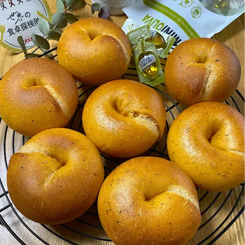 「ミニエクストラバージン　オリーブオイル」を使ってみたSnapdishの料理・レシピ写真:自家製酵母でトマトバジルベーグル🥯