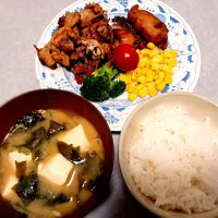 照り焼きチキン、焼き肉定食🥩|eさん