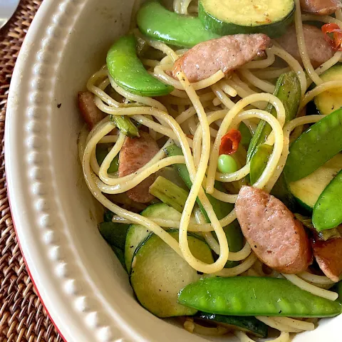 「プラス糀 生塩糀パウダー黒胡椒ブレンド150g」を使ってみたSnapdishの料理・レシピ写真:絹さやとズッキーニのパスタ🍝