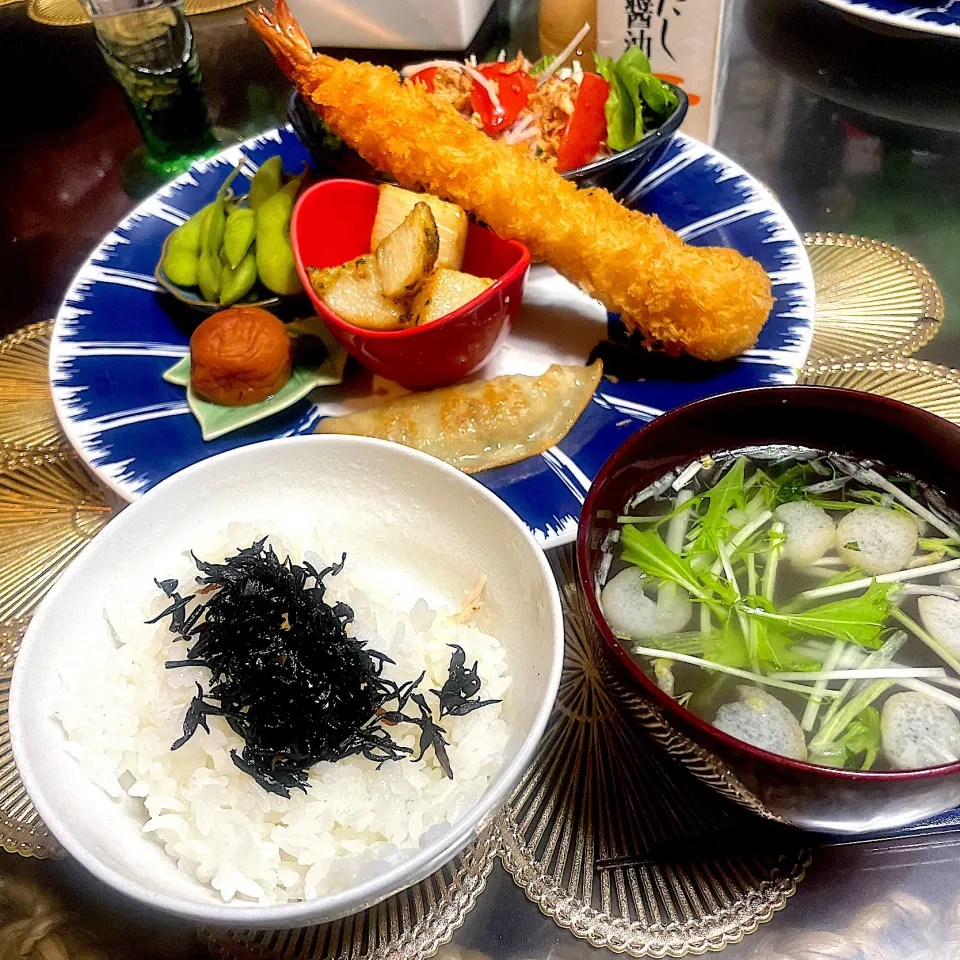ワンプレート、大きなエビフライ、チャプチェ餃子、大根サラダ、ハマグリお吸い物、しょうがひじき、長芋の青じそ炒め|Reikoさん