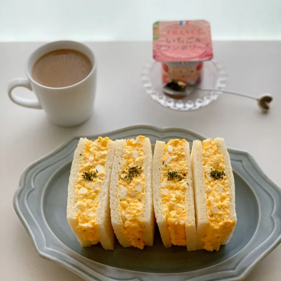 たっぷり卵サンド♡|わことひろさん