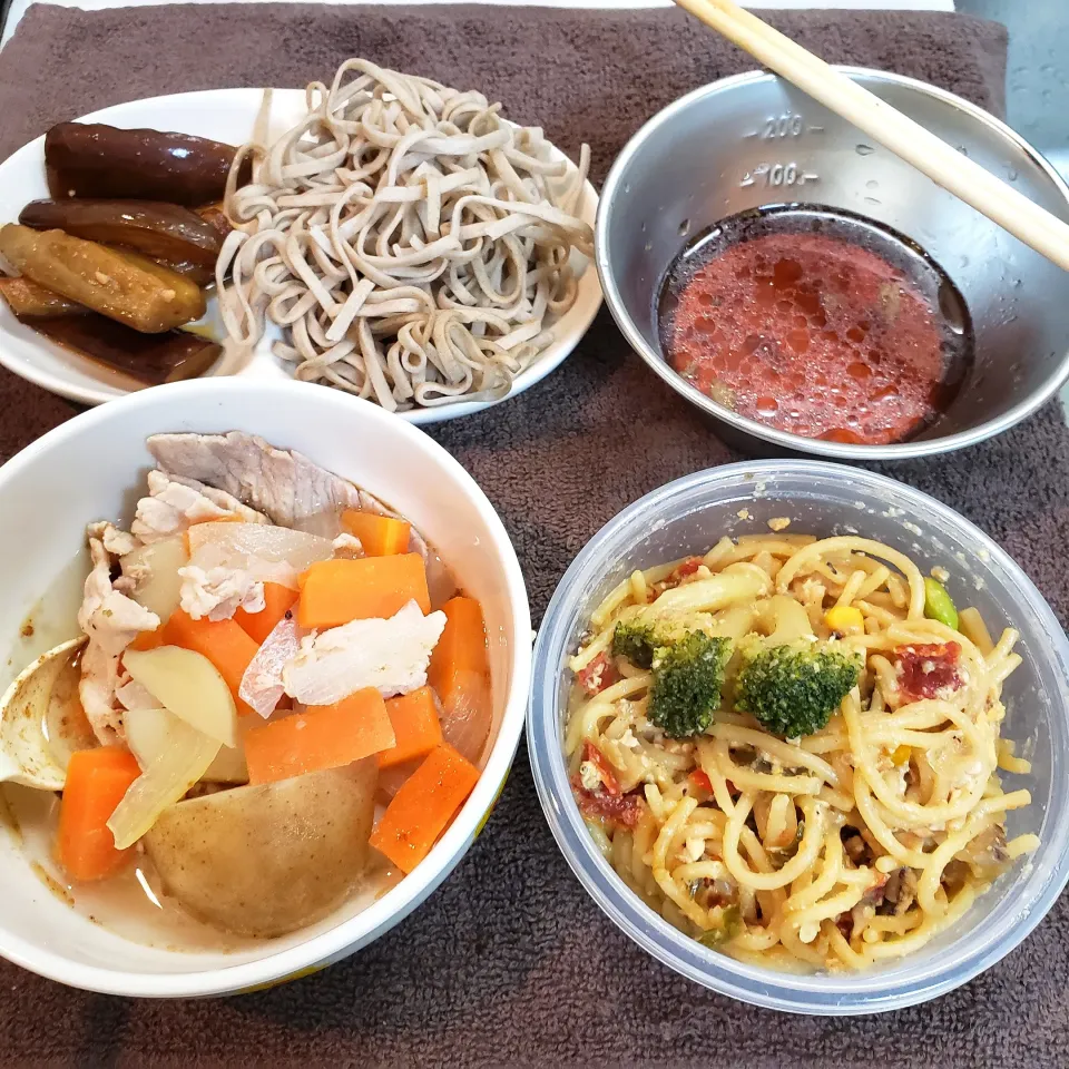 新じゃがの豚汁と残り物多国籍料理|もりぞうさん