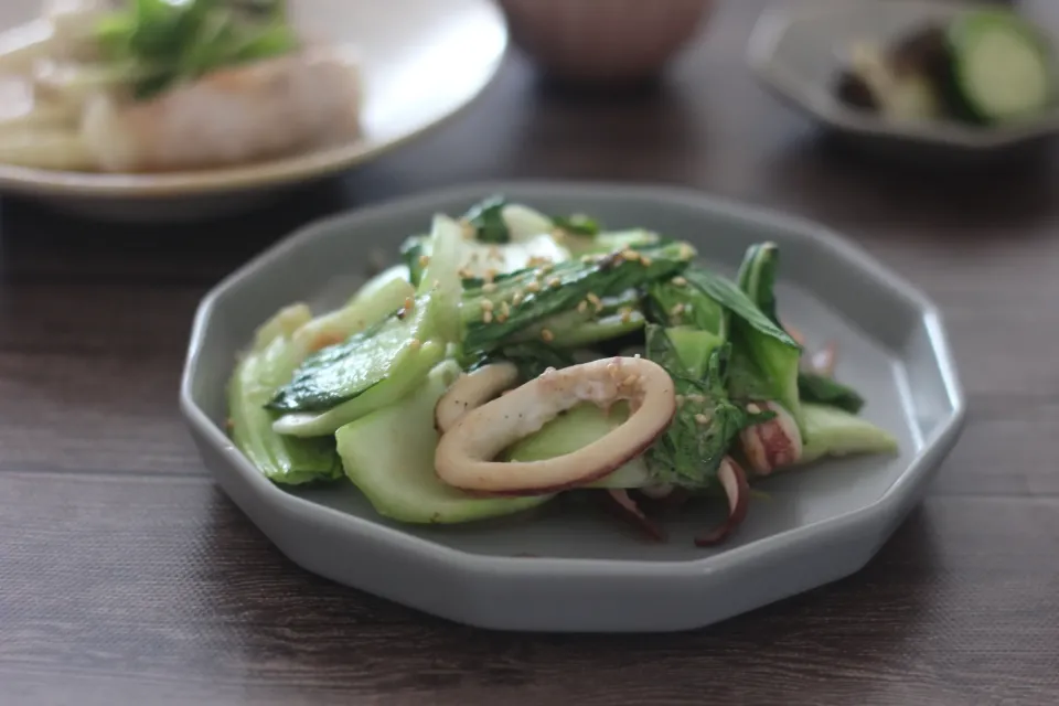 青梗菜といかのレンジ蒸しにんにくバター風味|ちいさなしあわせキッチンさん