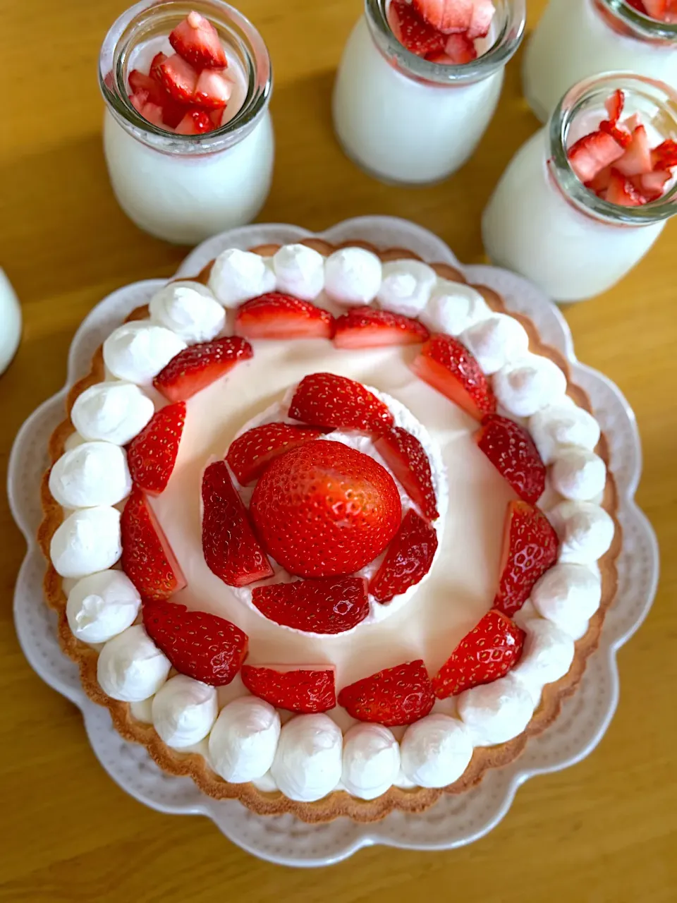 苺たっぷり🍓ヨーグルトミルクプリンとレアチーズタルト🥧|さらっと🍀さん