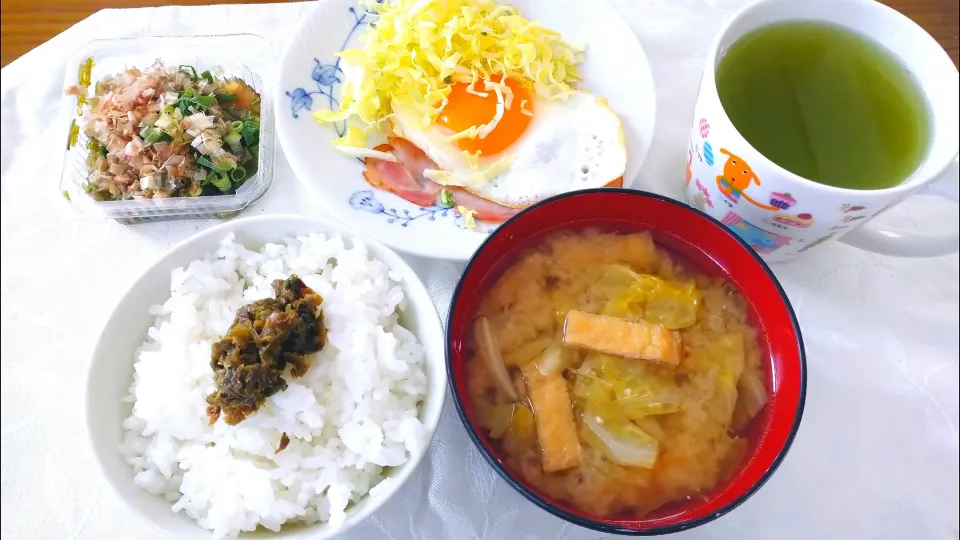 4/7の朝ごはん🌅
ハムエッグ|卯月さん