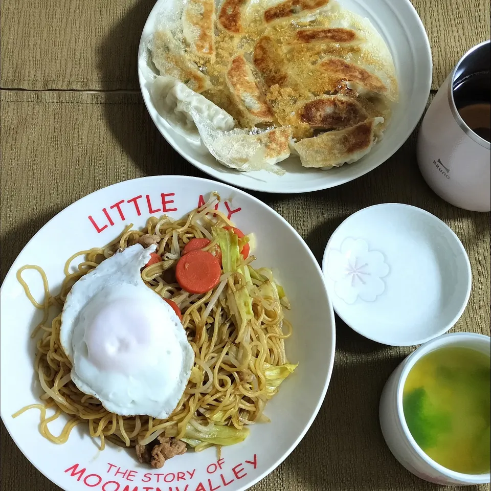 🌛*゜焼きそば（マルちゃん） / 餃子（味の素）/ 中華スープ|Ayakaさん